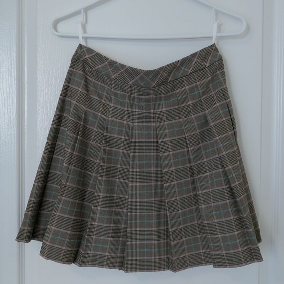 NWOT Aritzia Sunday Best Olive Mini Skirt (Size 4) - Picture 1 of 3